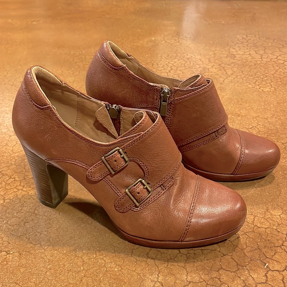Clarks Flyrt Fancy Bootie/Pump